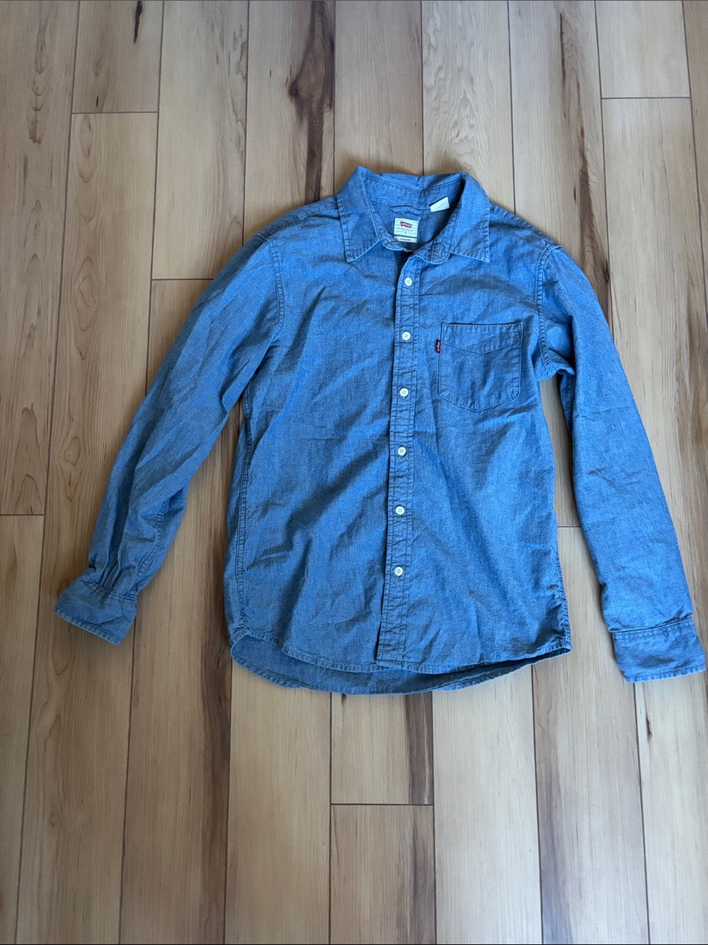Levi's Light Blue Long-Sleeve Chambray Button-Down Shirt